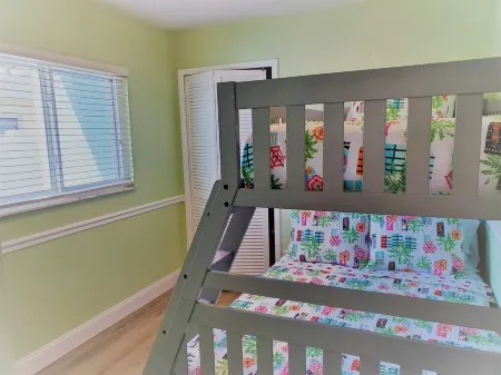 Gulf of Mexico Canal Cottage with Boat Dock Отели рядом с достопримечательностью «Нью Порт Ричи Рекреэйшен & Акватик Сентер»