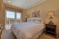 3 BR 2 BA Ski-in & Ski-out, 50 steps to ski run, unbelievable location!