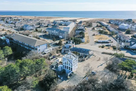 Dune View Studio-For Artists & Family Отели рядом с достопримечательностью «Кейп Код Нешнел Сишор»