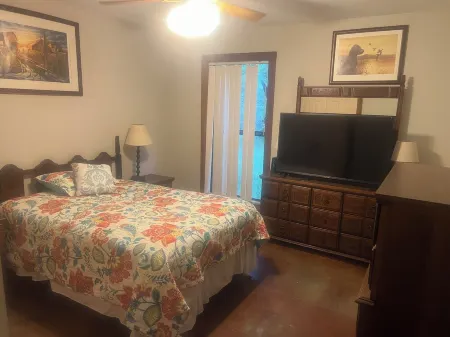 Secluded getaway cabin on 50 acres in the beautiful woods of Utica, MS.