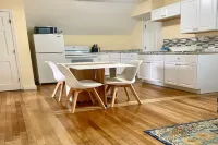 Cheerful 3-BR 2-full BR home close to Downtown Hotel di Worcester