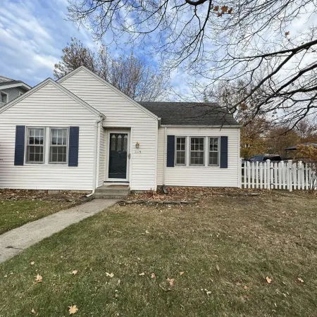 Charming 2 bedroom cottage close to downtown