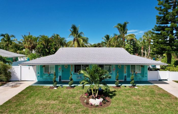 Newly renovated  Cozy Beach Cottage A1/2 of a duplex, 3min walk to beach