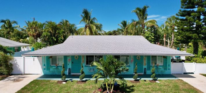 Newly renovated  Cozy Beach Cottage A1/2 of a duplex, 3min walk to beach 홈즈비치 호텔