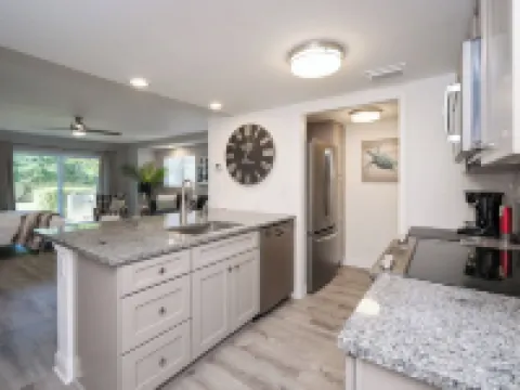 Gated community, private beach access, renovated condo!! Hoteles en Sawgrass