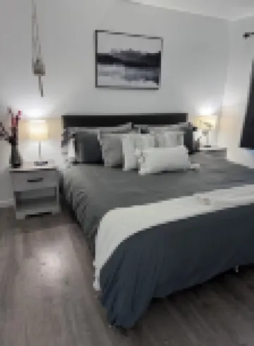 Hooked on the mouth of the Kenai! two bedroom unit with King size bed. Sleeps 6
