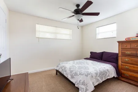 4 Bedroom Cozy Getaway Pool house in the Heart of Melbourne