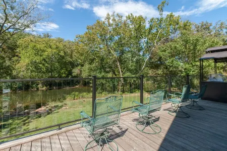 Chalet In West Virginia on the Cacapon River. Sleeps 8