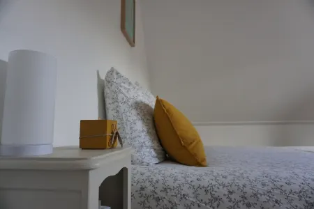 F2 apartment with terrace close to the center of Carteret