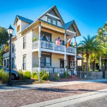 1880 Victorian In Heart of Downtown