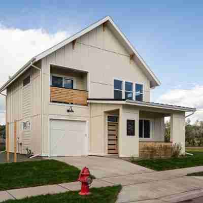 Luxury Stand Alone Condo, Minutes from Downtown Bozeman, Garage & Outdoor Patio Hotel Exterior