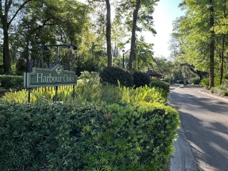 New kitchen & bathrooms! 3 bedroom condo within walking distance to Village. Отели рядом с достопримечательностью «St Simons Island»