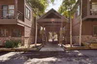 Dog-Friendly Slopeside Condo Near Main Street