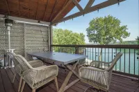 LUXE, LKN DEEP WATER, VIEWS, HOT TUB, GAME ROOM
