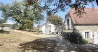 Magnifique Propriété sur un Terrain de 55 Ares, Piscine, 5 Chambres Château de Cabrerets 주변 호텔