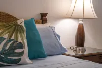 Steps to Best Beaches.Renovated! Best Value in Paradise! Free Wifi,Long Distance