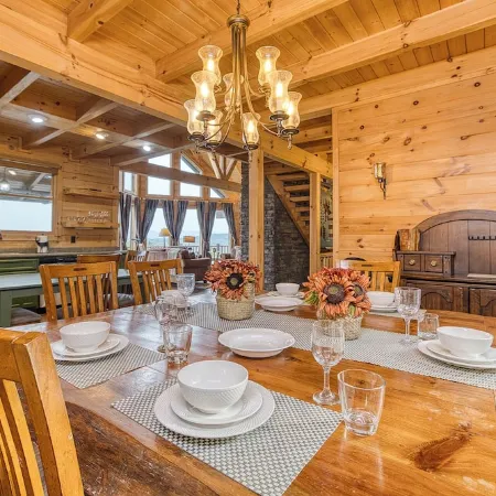 Panoramic Views~ Jacuzzi ~ Game Room ~ Firepit Table ~ Big Kitchen ~SkyHighLodge