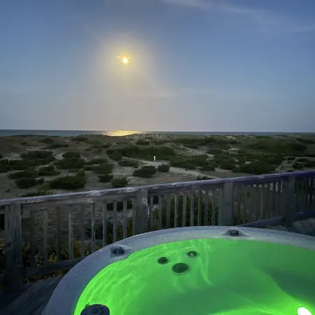 Oceanfront 4 bedroom Salvo Sandcastle * Hot Tub