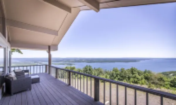 Breathtaking Lakeview  GUEST Home in Diamond Bluff