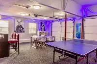 NEW REMODEL! ARCADE GAMES, PNG PNG, SKEE BALL, ACCESS TO POOLS..WE HAVE IT ALL!