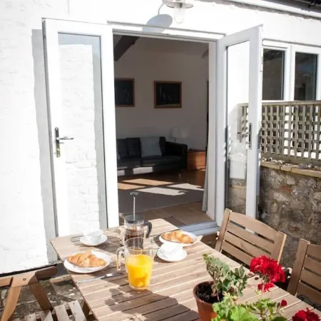 Contemporary cottage in lovely Devon village.