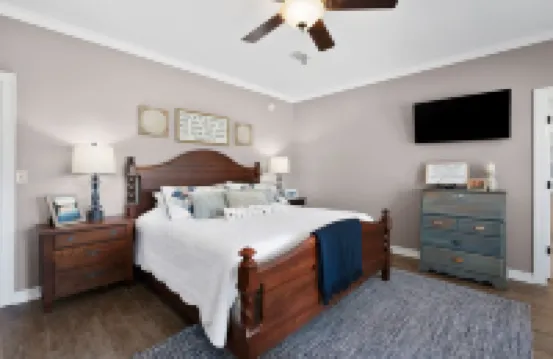 4Bd 3BTH, Lakeview, Huge Covered Outdoor Patio Firepit, and Fishing @ Jolie Vue