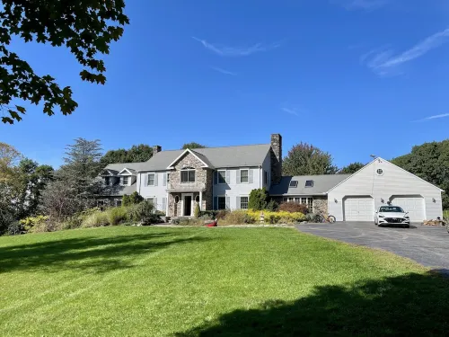 Large Secluded Home w/ Private Pool, Hot-tub, Gym, Game room, and Bar Area.