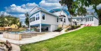 Medina Lake Getaway - Pool with Lakefront Views
