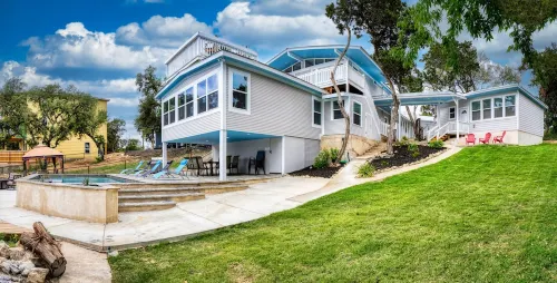 Medina Lake Getaway - Pool with Lakefront Views