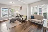 3-5 Mins from Downtown Cozy Clean & Newly Renovated 2 level Home