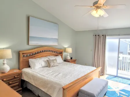 BD43 Gulf Views, End Unit -Many Amenities, High Speed WiFi, Dog Friendly