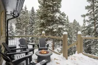 Cozy Breck Chalet - Private Sauna, Hot Tub, Fire Pit + 1.5mi to Breckenridge!!