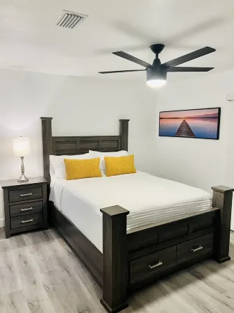 Welcome to Mindelo Oasis, your Florida pool house vacation home!