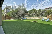 New Lake Travis Retreat Home . Mt View . 3 bd 3 ba Hotel in zona Oasis Texas balcony view