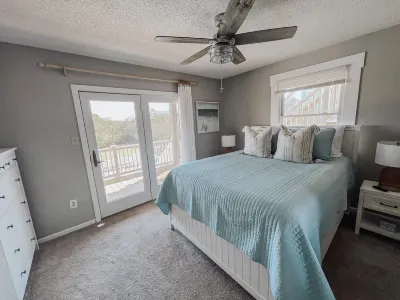Updated, Corolla Home; 5 mins to Beach, Heated Pool, 2 Hot Tubs, Game Room