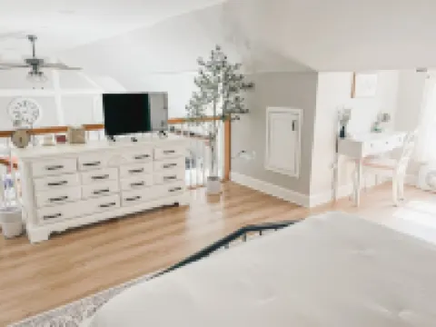 Cozy Comforts! Country living at its finest - just 10 min to downtown Middletown