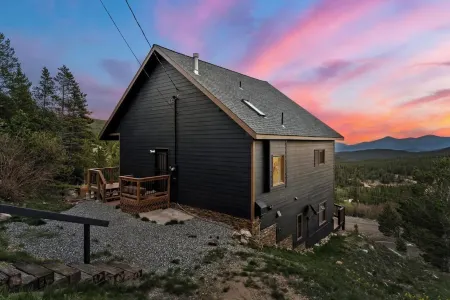 Amazing 10,000-Ft Views Vacation Retreat w/ Hot Tub & PS5 Fun