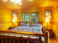 Spectacular Mountain View, rustic log, hot tub, deck fireplace