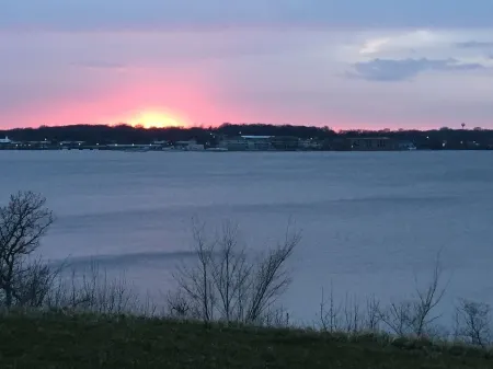 Family-friendly Lakefront East Lake Okoboji Condo- Bridges Bay Resort