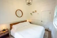The Retreat at August Ciderhouse- Farmstay 5 minutes from Edmonds-Seattle ferry