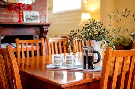 Central - Unique - Great history - Spacious -WI-FI