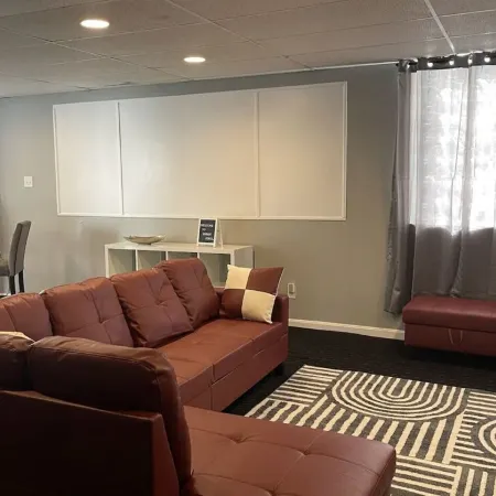 Urban Retreat-Walk to UC, Hospitals and the Zoo. Minutes from OTR and Downtown.