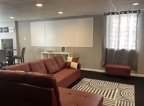 Urban Retreat-Walk to UC, Hospitals and the Zoo. Minutes from OTR and Downtown.