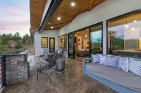 Modern Mountain Retreat with Sauna and Spectacular views.