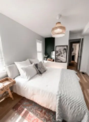 Modern 4 bed Lake House Steps from Browns Lake w. Arcade Room + Private Beach