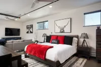 Industrial Retreat Where Recreation Abounds! Dogs OK, Pool Table, BBQ & More! Hotels in Four Corners