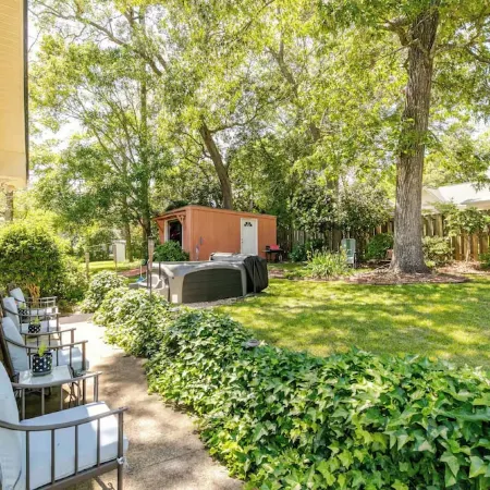 Relaxing Mediterranean style home w/hot tub, 2 golf carts, private beach access