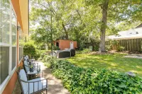 Relaxing Mediterranean style home w/hot tub, 2 golf carts, private beach access - Private Pools