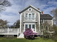 Beautiful Historic Home Hotels in Little Compton