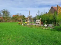 Fully equipped vacation home with large garden-just 7 minutes from the lake